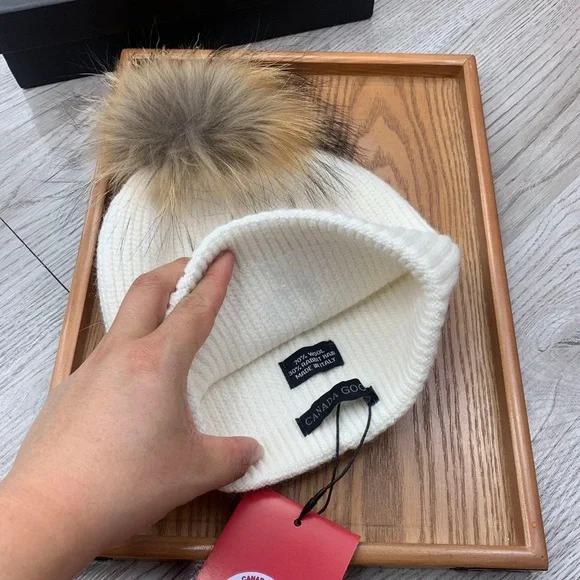 Canada Goose White Beanie with Fur Pom Pom display picture 1